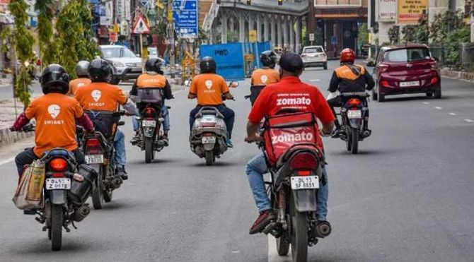 Zomato Expands Train Food Delivery to 100 Railway Stations Across 88 Cities, Serving Over 1 Million Orders